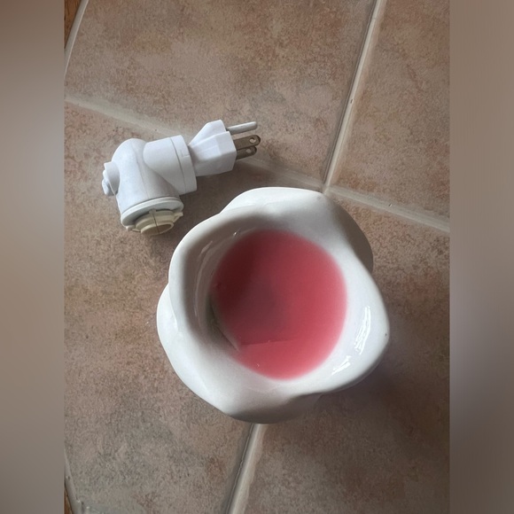 Scentsy, Tea Rose mini Warmer⭐️ - Picture 10 of 15